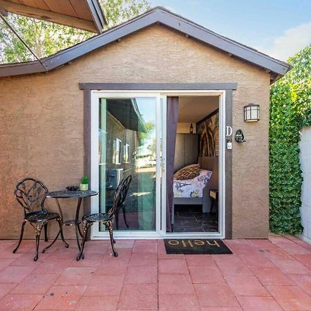 Your Tiny Downtown Home With Backyard Unit D フェニックス エクステリア 写真