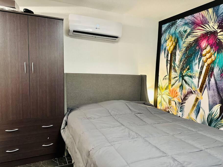 Your Tiny Downtown Home With Backyard Unit D フェニックス エクステリア 写真