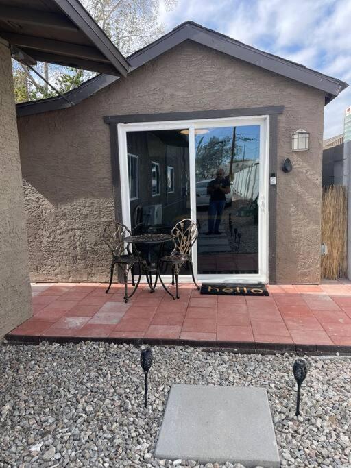 Your Tiny Downtown Home With Backyard Unit D フェニックス エクステリア 写真