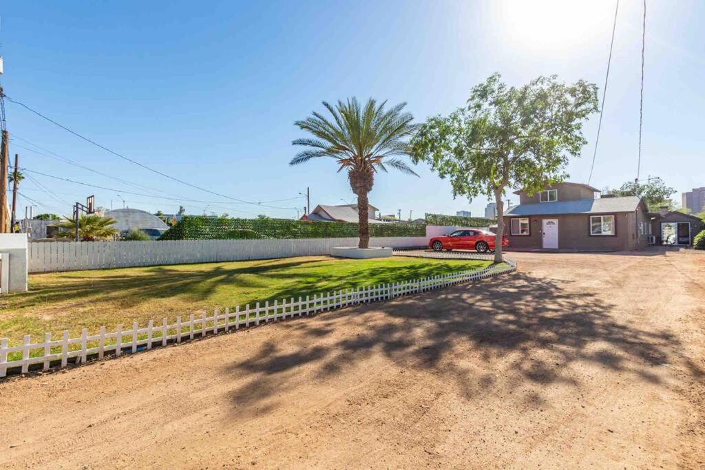 Your Tiny Downtown Home With Backyard Unit D フェニックス エクステリア 写真